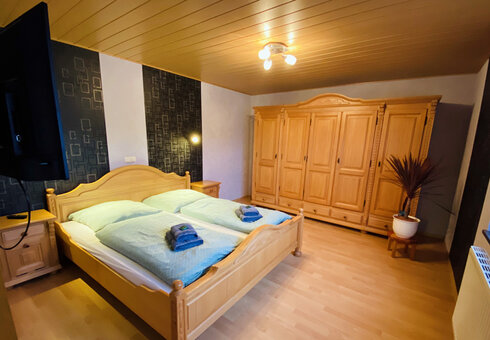 Schlafzimmer 1