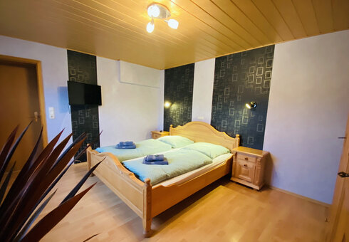 Schlafzimmer 1