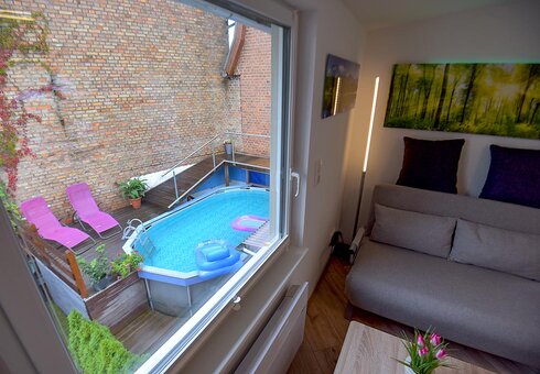 Blick zum Pool