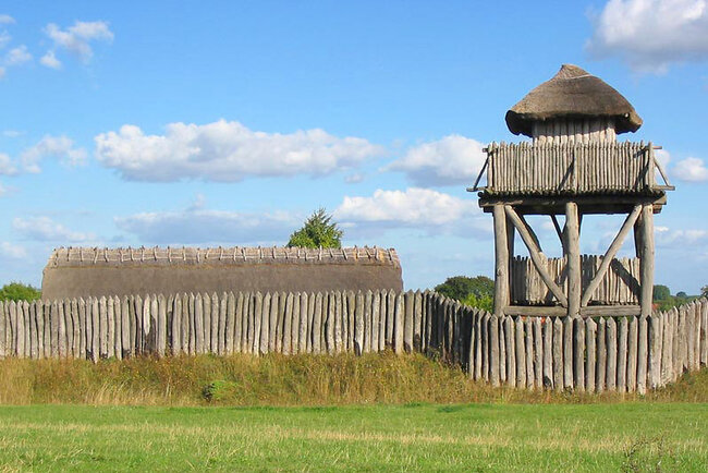 Archäologisches Freilichtmuseum Funkenburg in Westgreußen