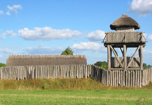Archäologisches Freilichtmuseum Funkenburg in Westgreußen