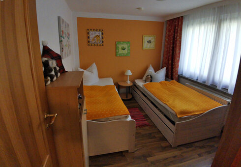 Schlafzimmer mit 2 Einzelbetten