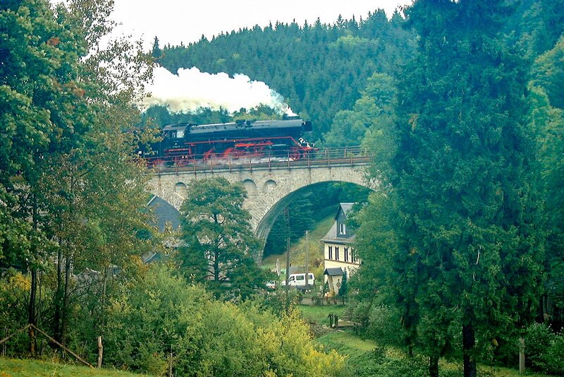 Viadukt mit Dampflok