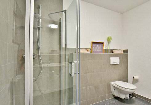 Bad mit Dusche / WC