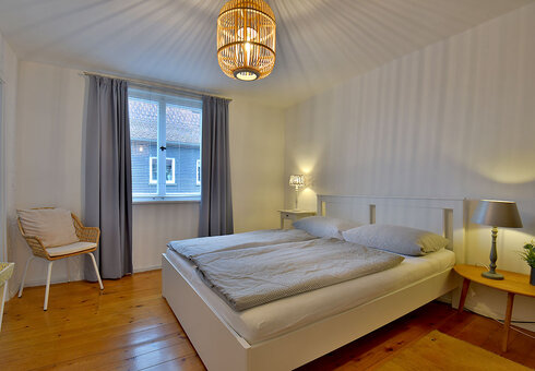 Schlafzimmer mit Doppelbett