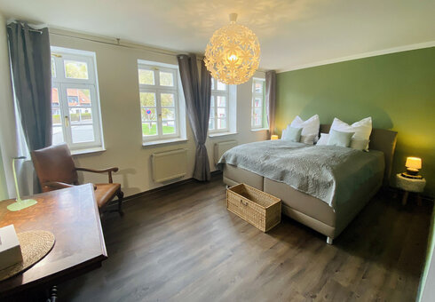 Schlafzimmer 1
