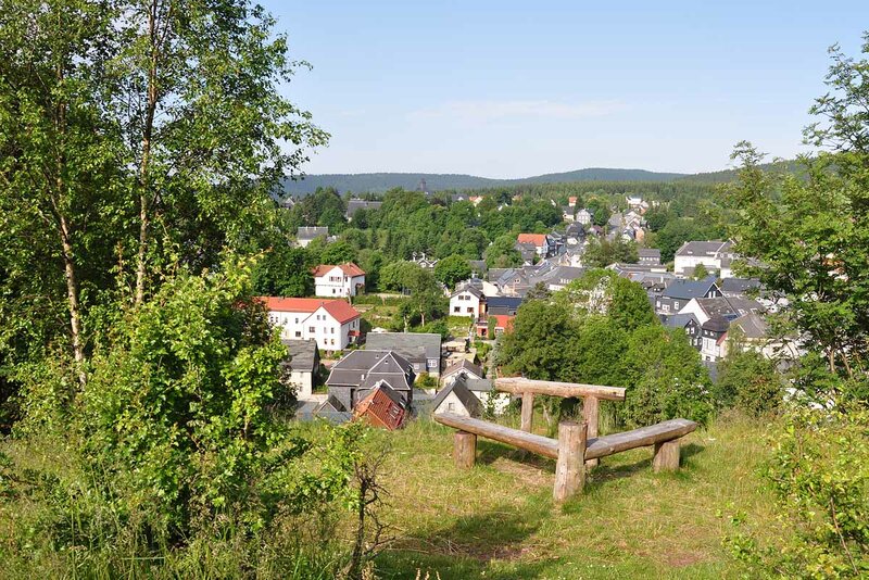Blick auf Schmiedefeld am Rennsteig
