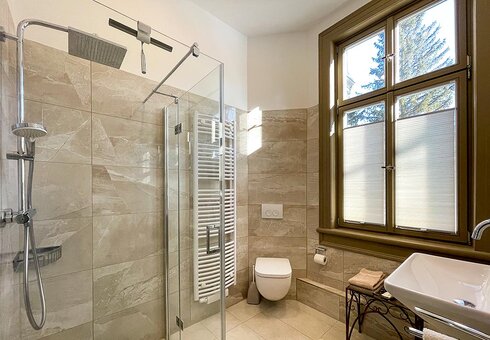 Bad mit Dusche / WC