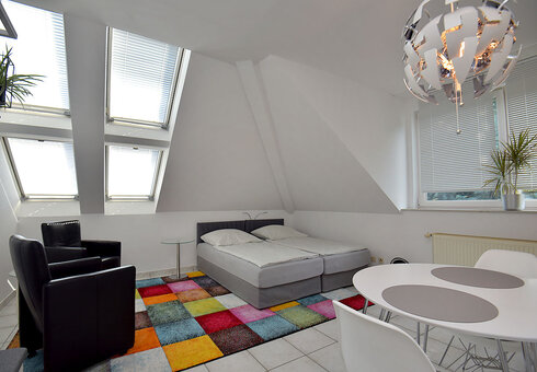 Kleine Ferienwohnung - Wohn-/Schlaf- & Esszimmer