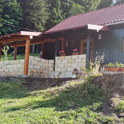 Berghütte im Sommer