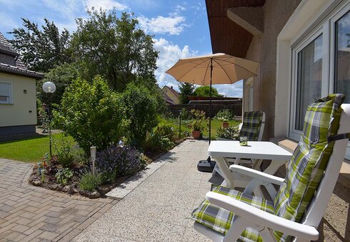 Terrasse mit Garten
