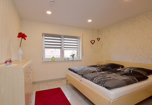 Schlafzimmer mit Doppelbett