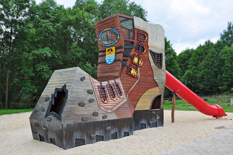 Spielplatz mit Wanderschuh