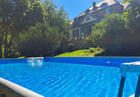Pool im Garten