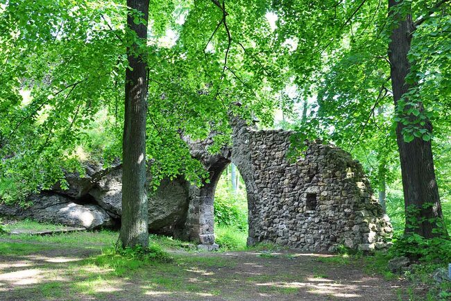 Burgruine Scharfenberg, Teile der Burgmauer