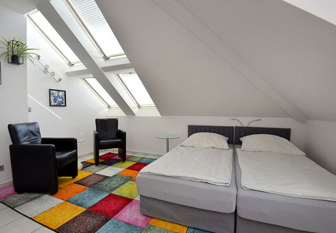 Kleine Ferienwohnung - Wohn-/Schlaf- & Esszimmer