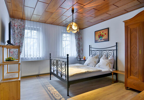 Schlafzimmer 1