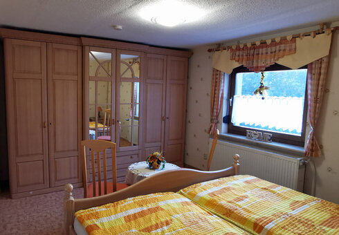Blick in das Schlafzimmer 2