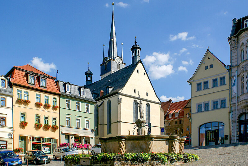 Markt mit Stadtkirche in Pößneck
