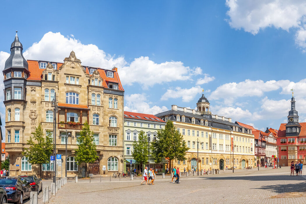Marktplatz in Eisenach (Bild: stock.adobe.com © Sina Ettmer)