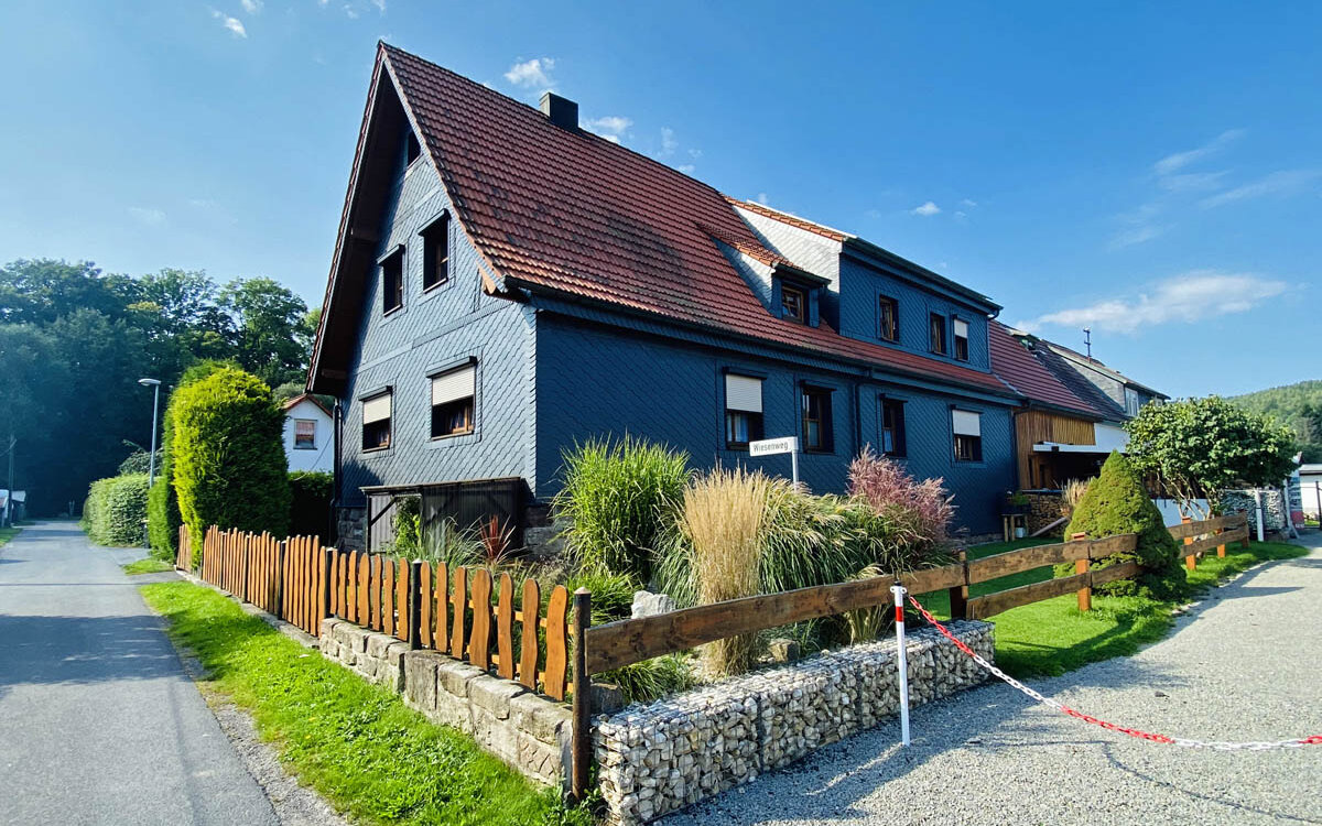 Wohnzimmer mit Essbereich &  Kamin