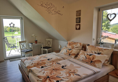 Schlafzimmer 1