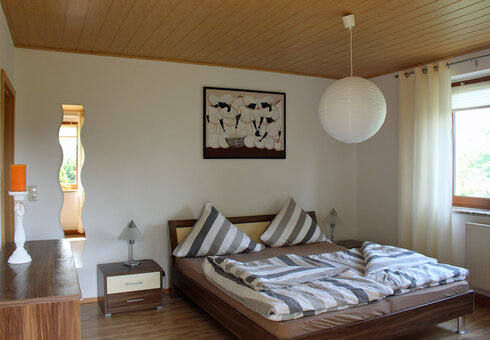 Schlafzimmer 1