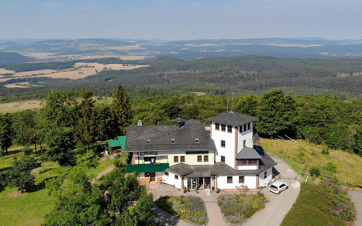 Berggasthaus-Charlottenhaus-Kuehndorf-Panorama