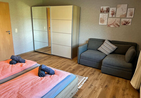 Schlafzimmer 1
