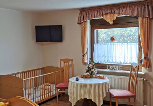 Blick in das Schlafzimmer 1