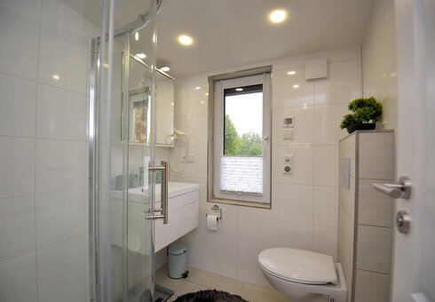 Bad mit Dusche / WC