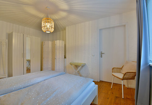 Schlafzimmer mit Doppelbett