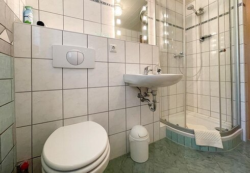 Bad mit Dusche / WC