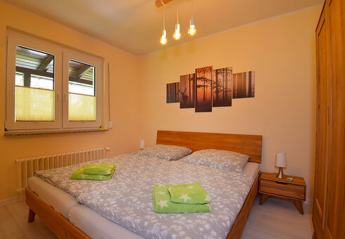 Schlafzimmer mit Doppelbett