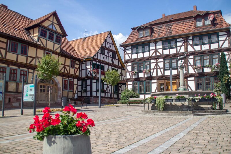 Markt und Storchenbrunnen in Gerstungen