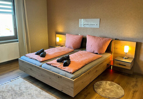 Schlafzimmer 1