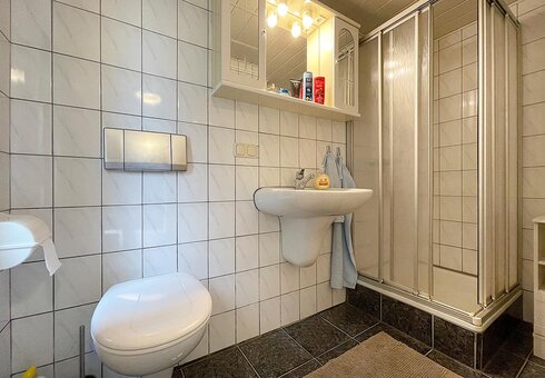 Bad mit Dusche / WC