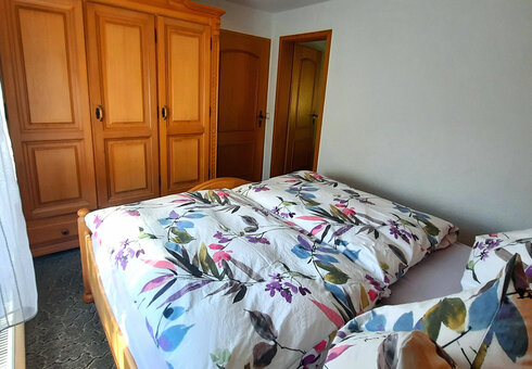 Schlafzimmer 1