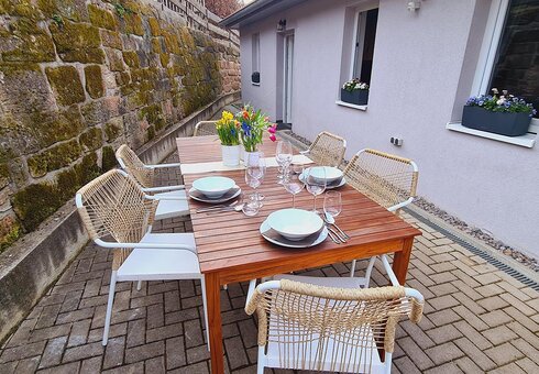 Terrasse mit Esstisch