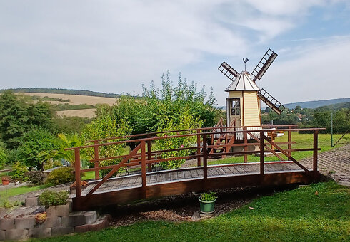 Grundstück mit Windmühle