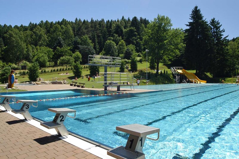 Das Schwimmbad in Benshausen