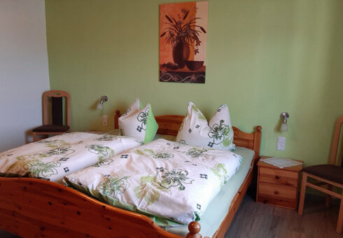 Schlafzimmer 1