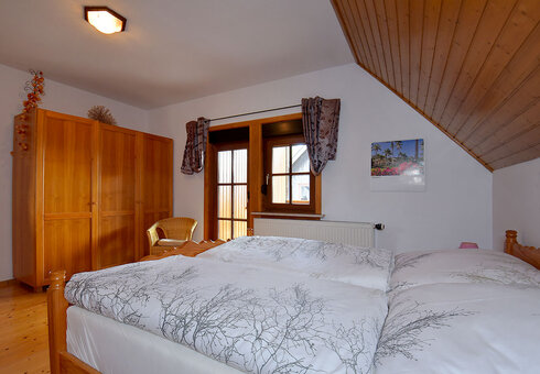 Schlafzimmer 1