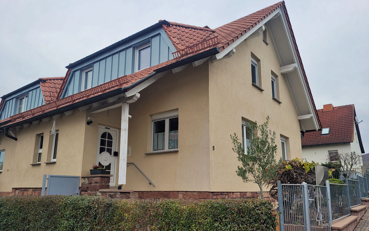 Küche mit Esstisch