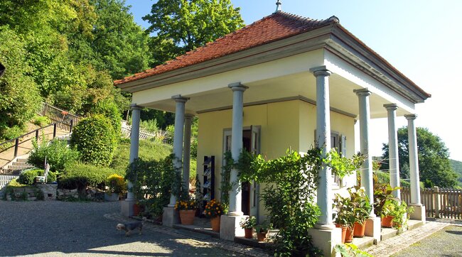 Küchenkräutergarten + Teehäuschen