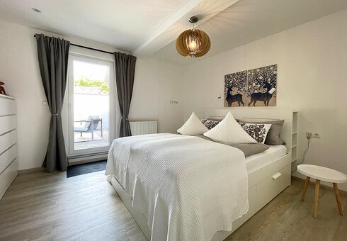 Schlafzimmer mit Doppelbett