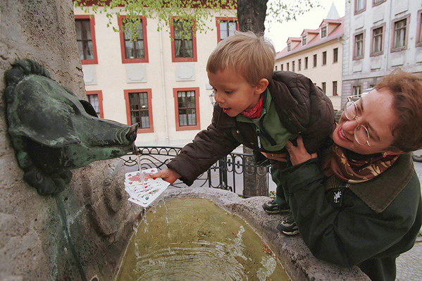 Kartentaufe am Altenburger Skatbrunnen