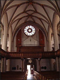 Blick zur Orgel