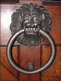 Romanischer Türklopfer, Bronze