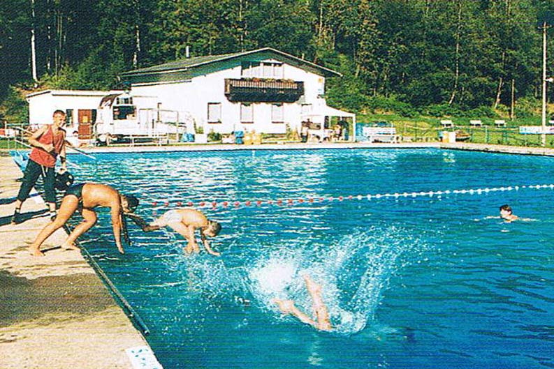 Das Schwimmbad von Lichte